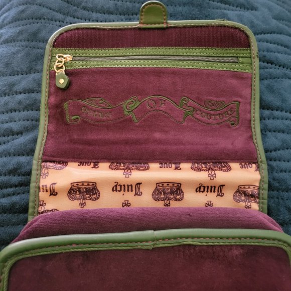 Juicy Couture Foldable Cosmetics Bag - Picture 5 of 11